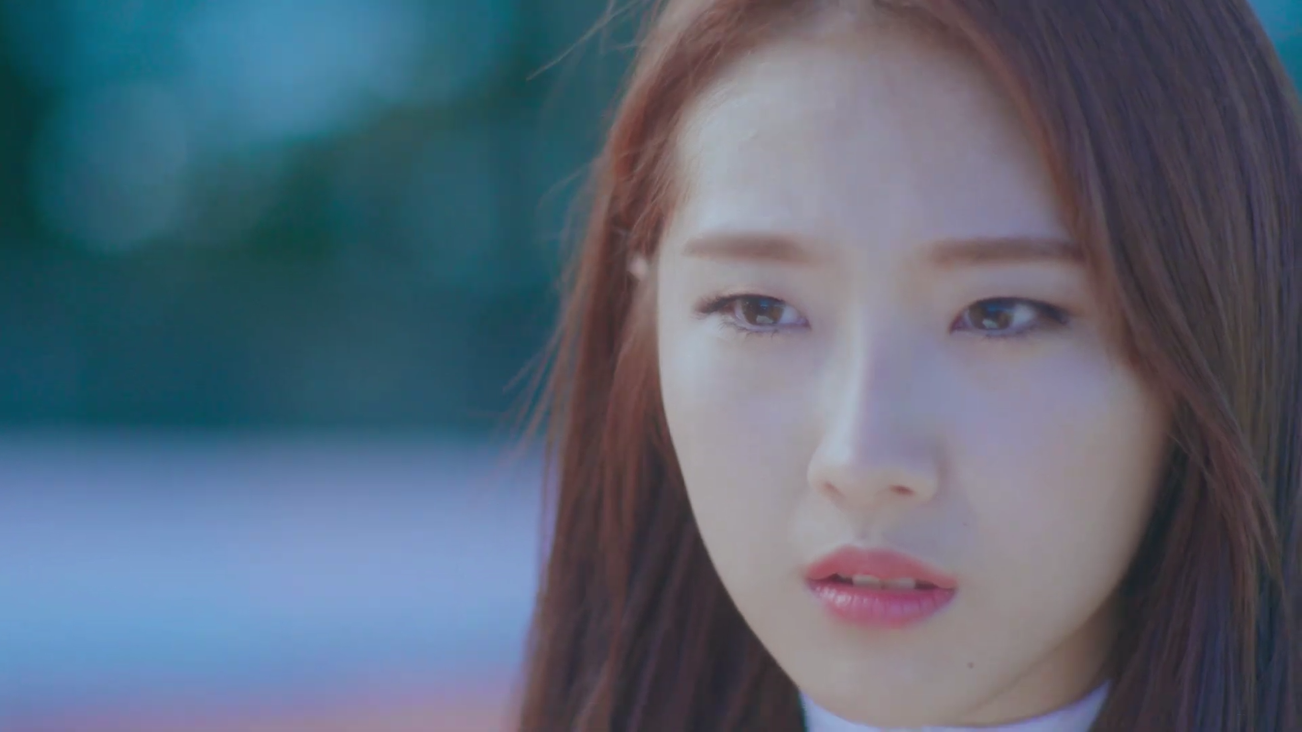 Same as the previous image, except Haseul is no longer squinting.